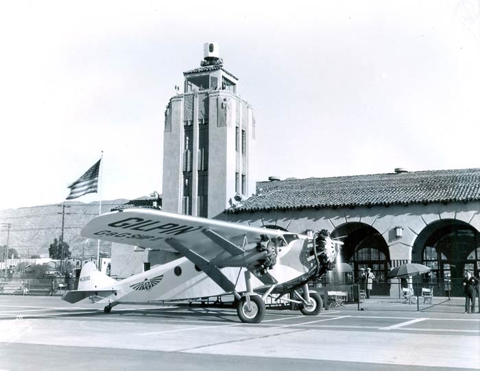 Bach NC8069, Gilpin Airlines, Glendale, CA, Date Unknown (Source: Underwood)